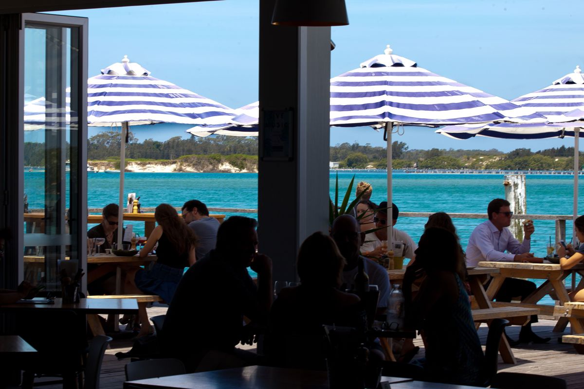 Hamiltons Oysters Bar & Restaurant - Logo