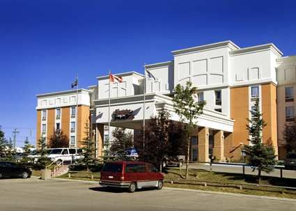 Hampton Inn &a; Suites by Hitlon Calgary-Airport - Logo