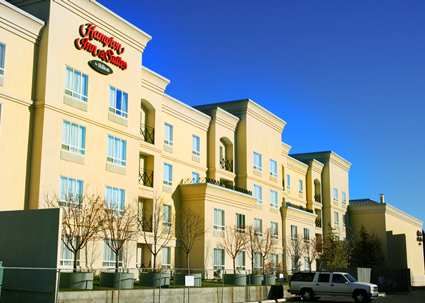 Hampton Inn &a; Suites by Hitlon Calgary-University - Logo