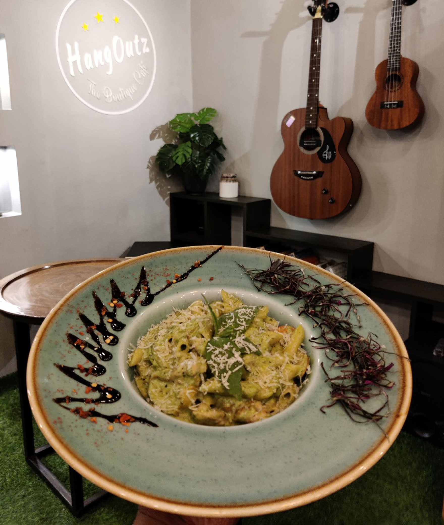 Hangoutz - The Boutique Cafe - Logo
