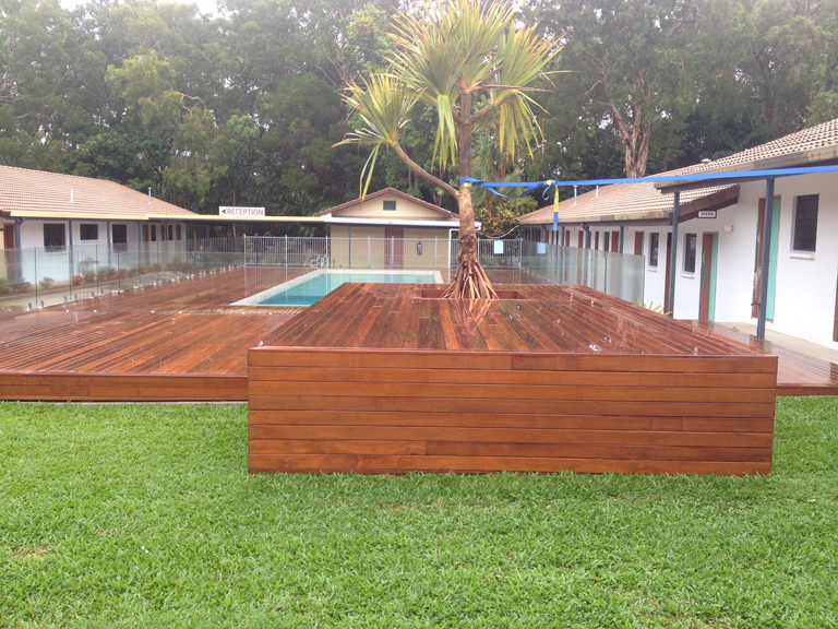 Hardwood and Stone Features FNQ - Logo