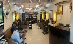 Headlines Unisex Salon Janakpuri - Logo