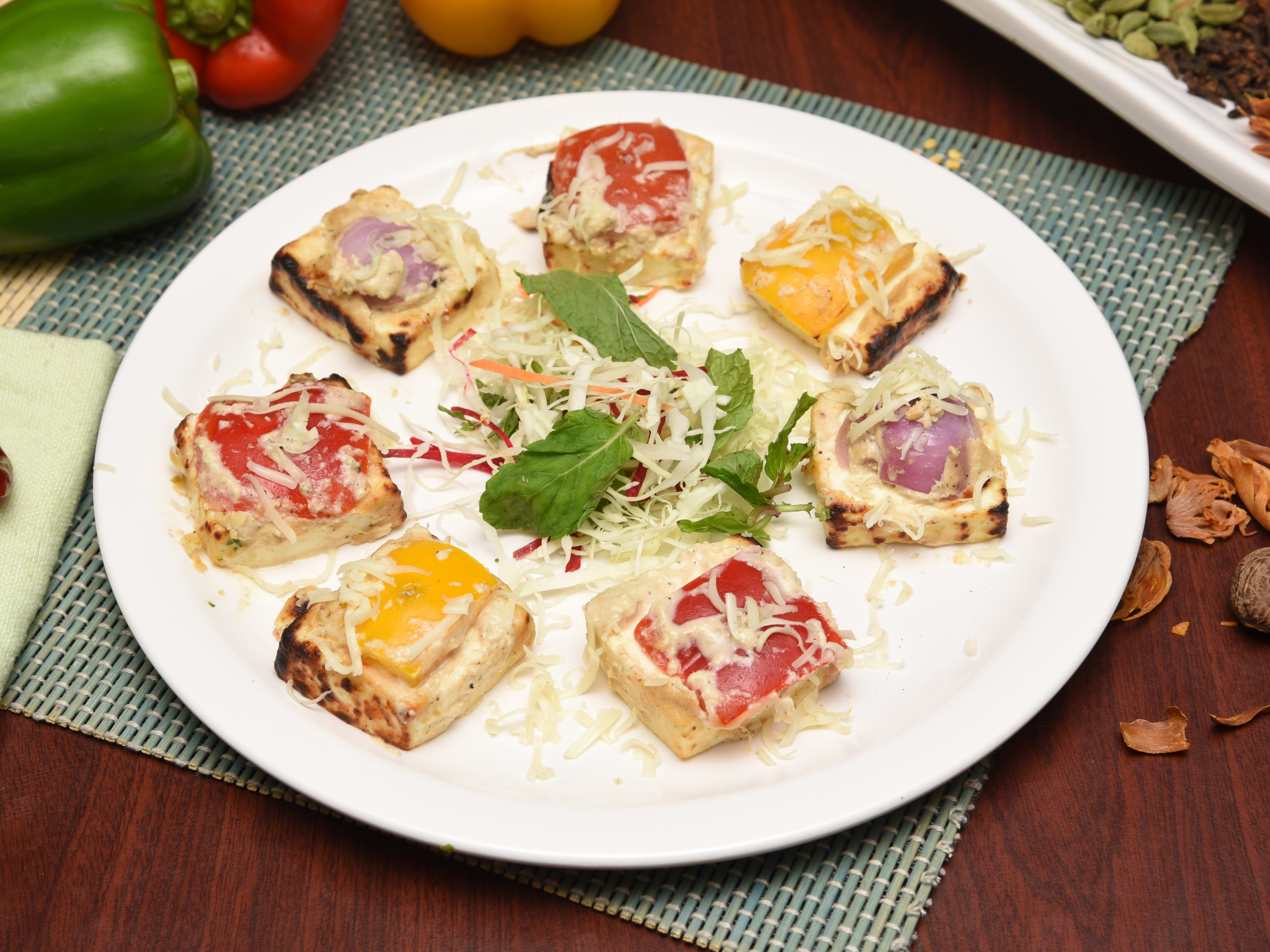 Heena Catering - Logo