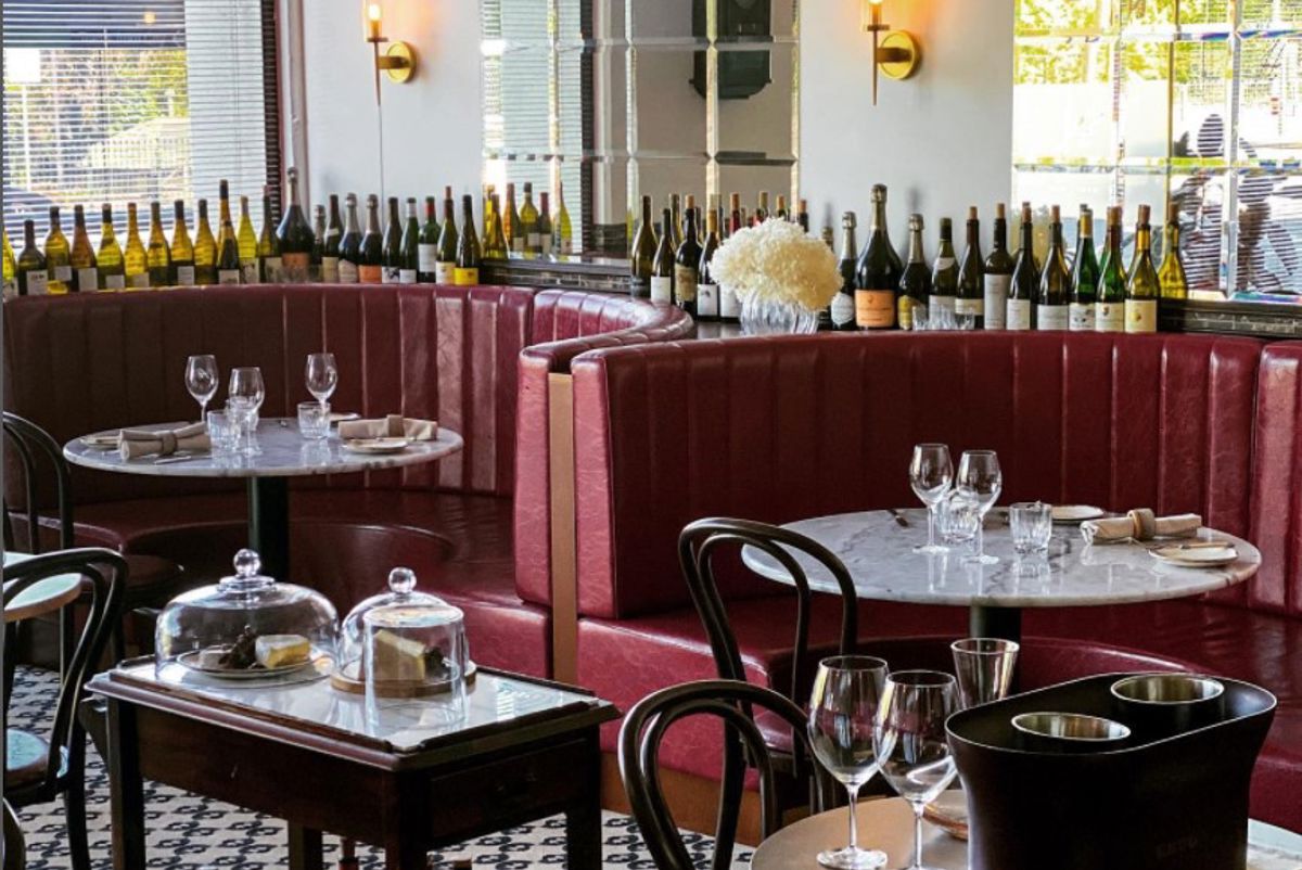 Hemingway's Wine Room - Logo