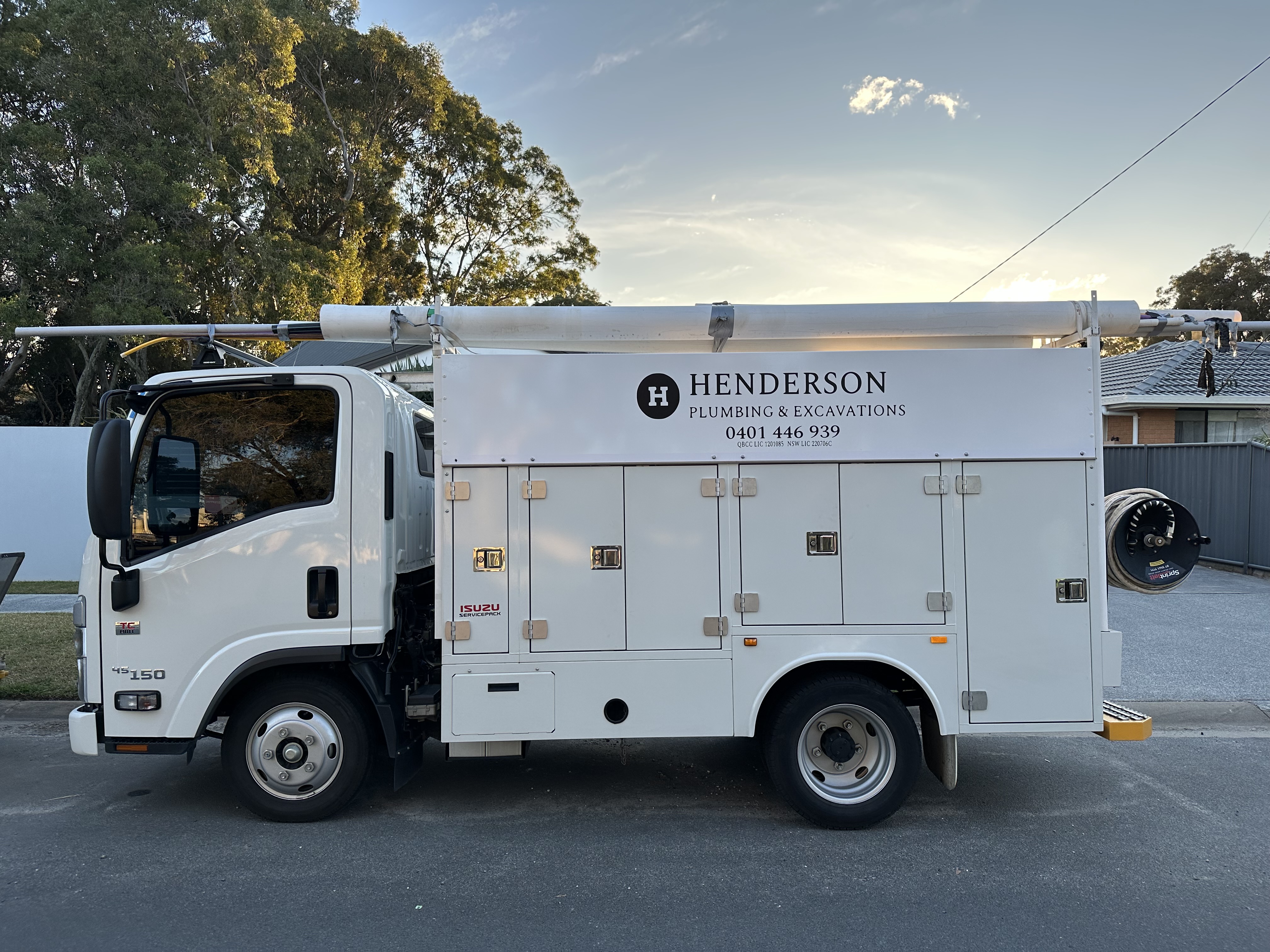 Henderson Plumbing & Excavations - Logo