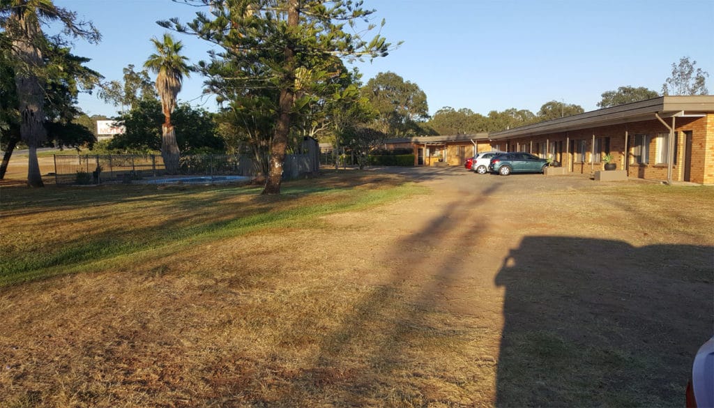 Hilldrop Motor Inn - Logo