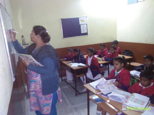 Himanshi Public School - Logo