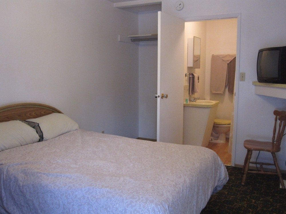 Hixon Paradise Motel - Logo