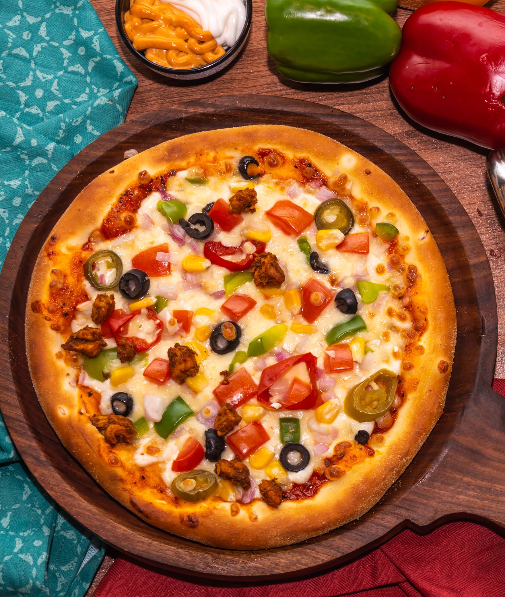 Hot and fresh canadian pizza - Logo