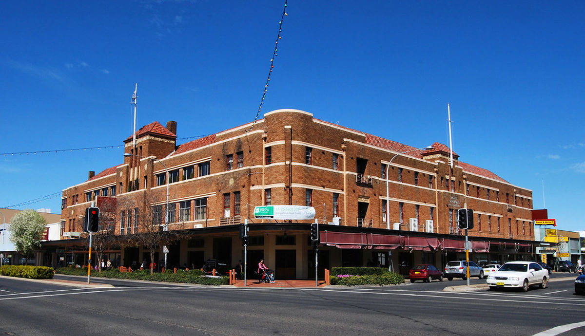 Hotel Canobolas - Logo
