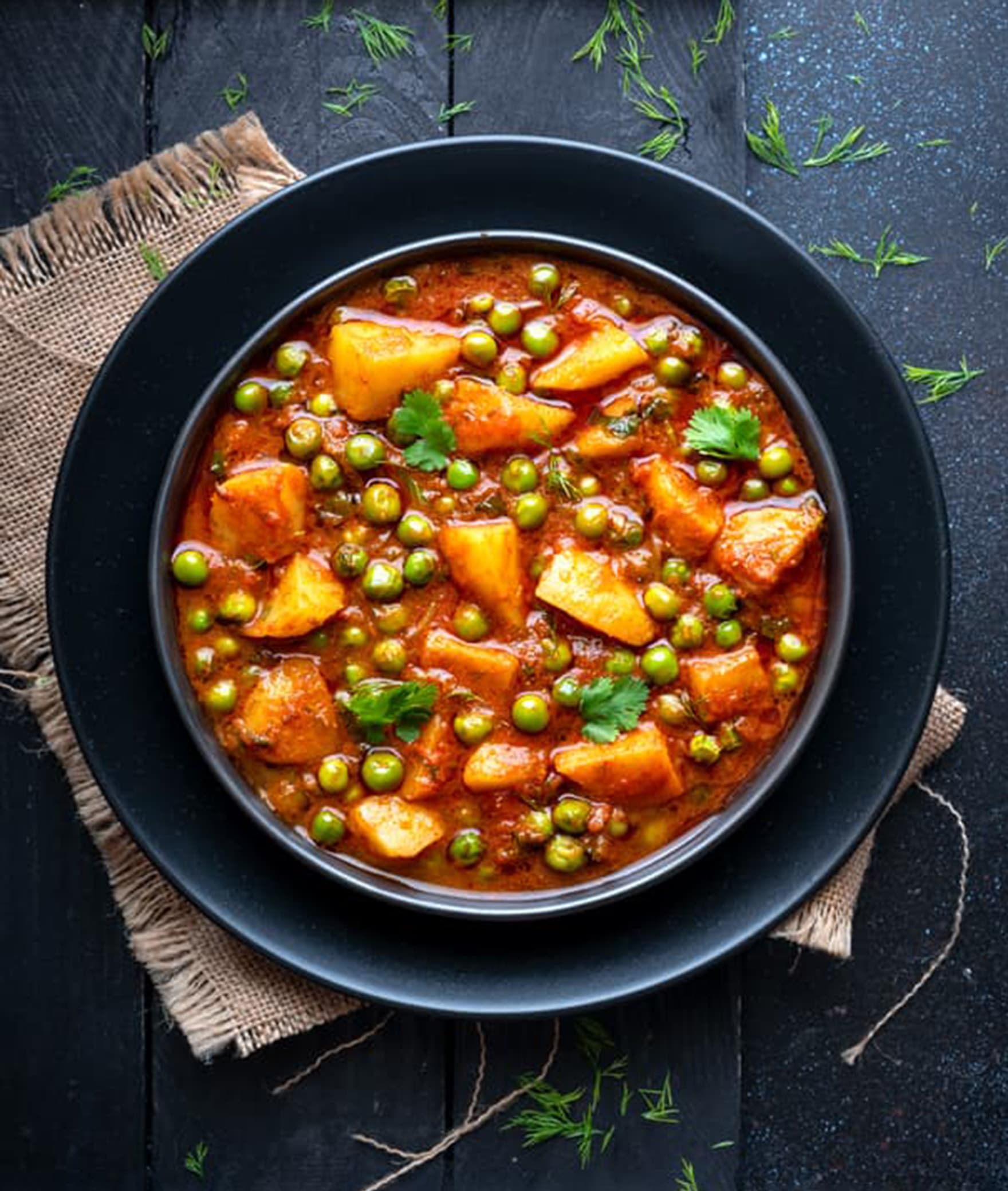 Hotel Curry Leaves Aamchi Mati Aamchi Manas - Logo
