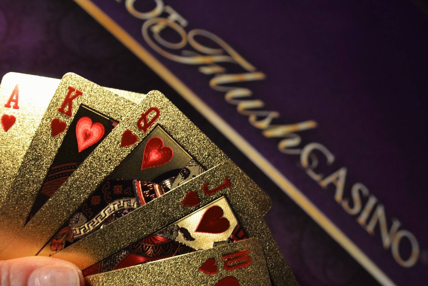 HOT FLUSH CASINO - Logo