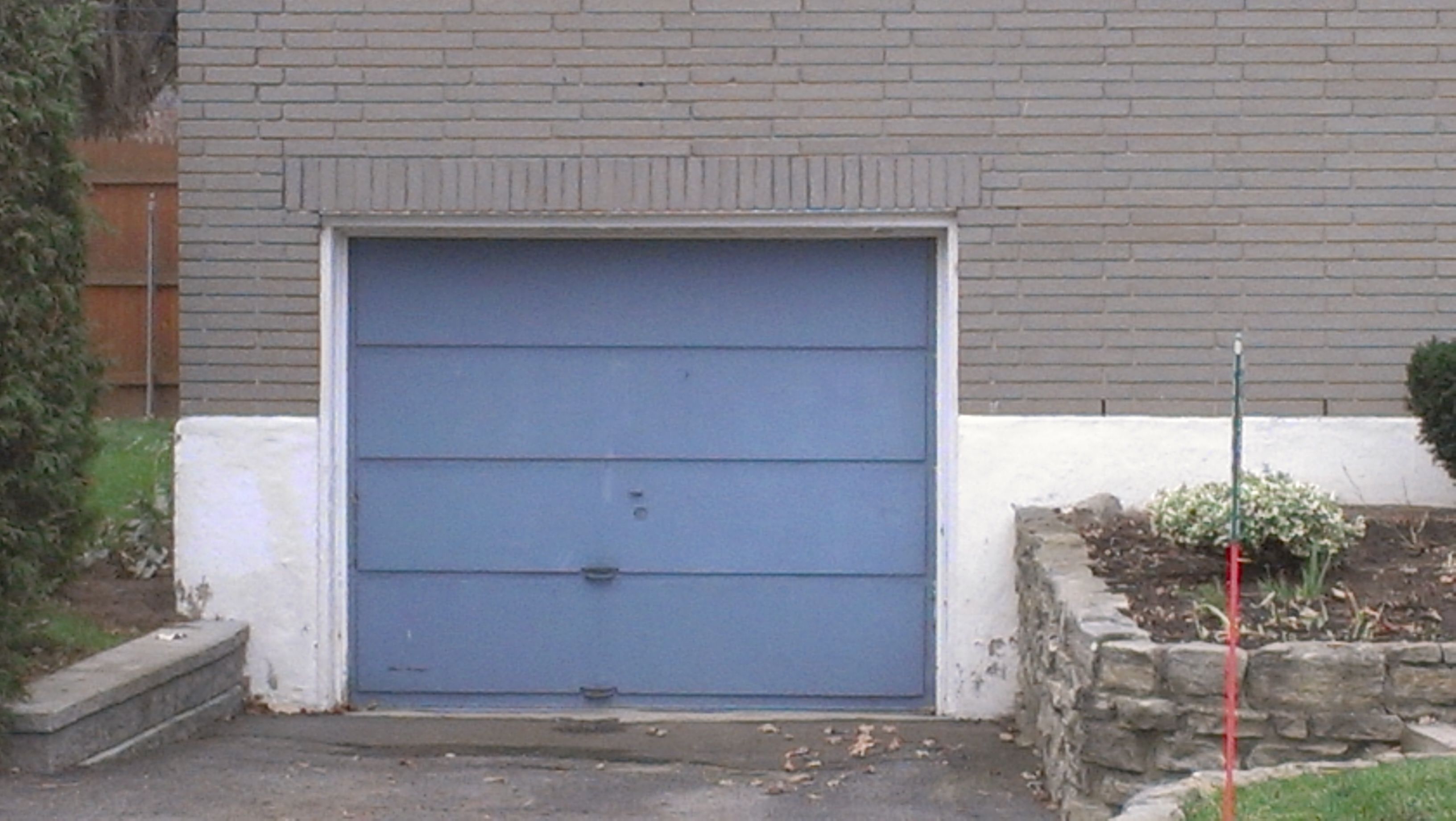 Hung Well Doors - Cover photo