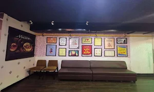 Hyderabadi Hut - Logo