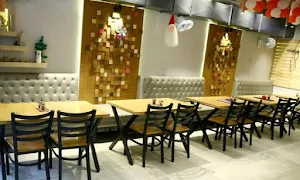 Ice Cream & Grill Cafe - Logo