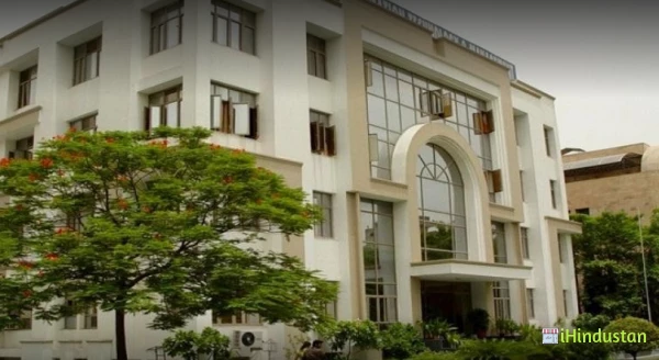 IITM Janakpuri Institute of Information Technology & - Logo
