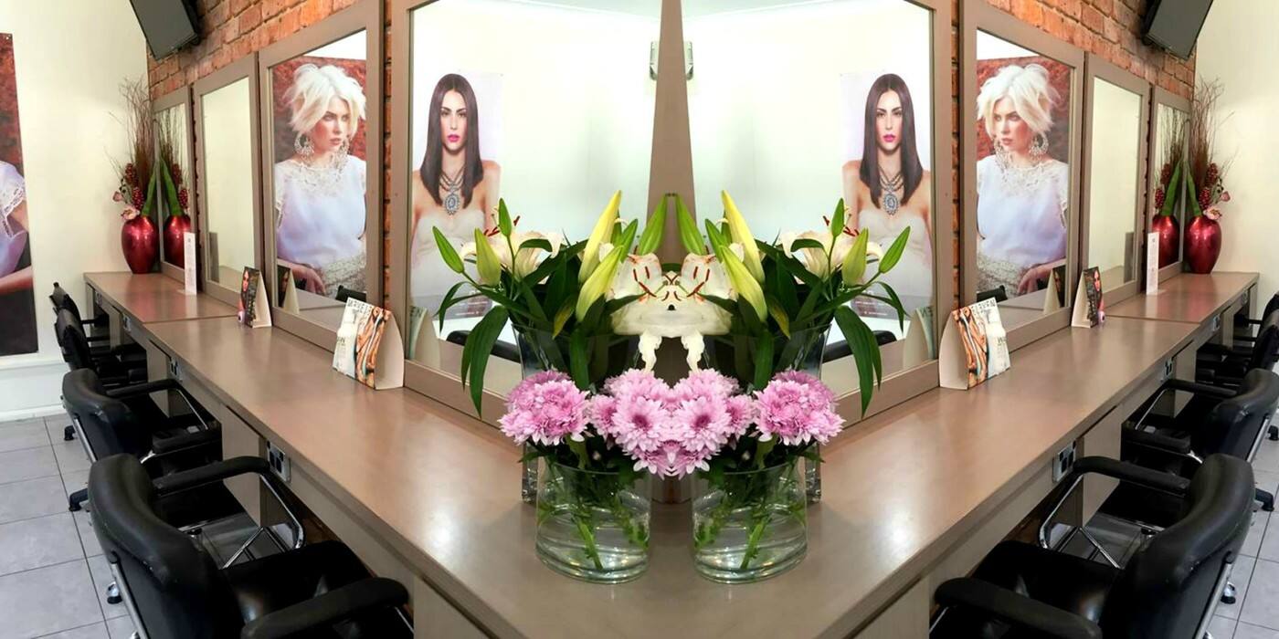 Illustrious Hair & Beauty Bar - Logo