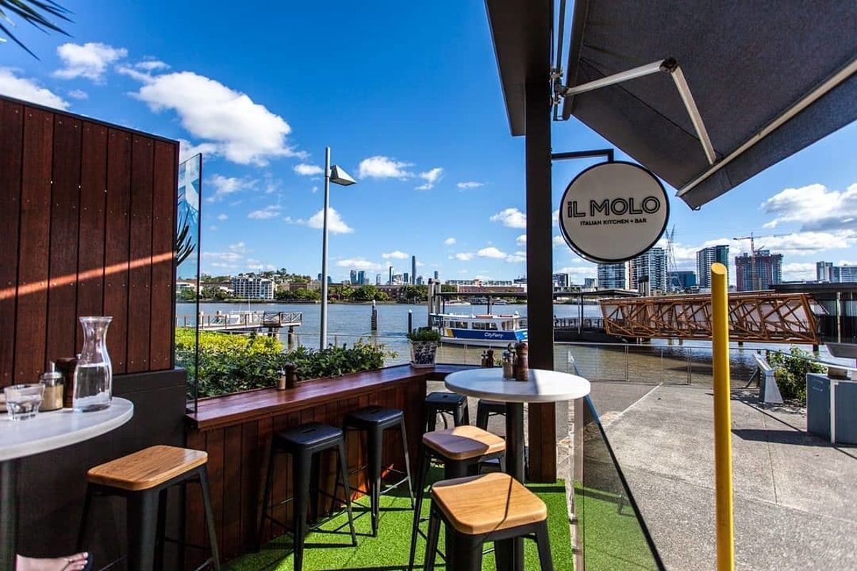 IL Molo Italian Kitchen & Bar - Logo