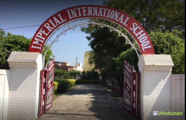 Imperial International School - Logo
