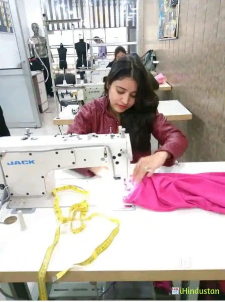 Indian Institute of Fashion Art - IIFA - Logo