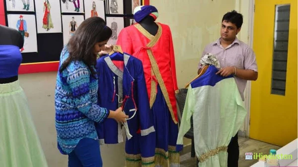Inter National Institute of Fashion Design - Logo