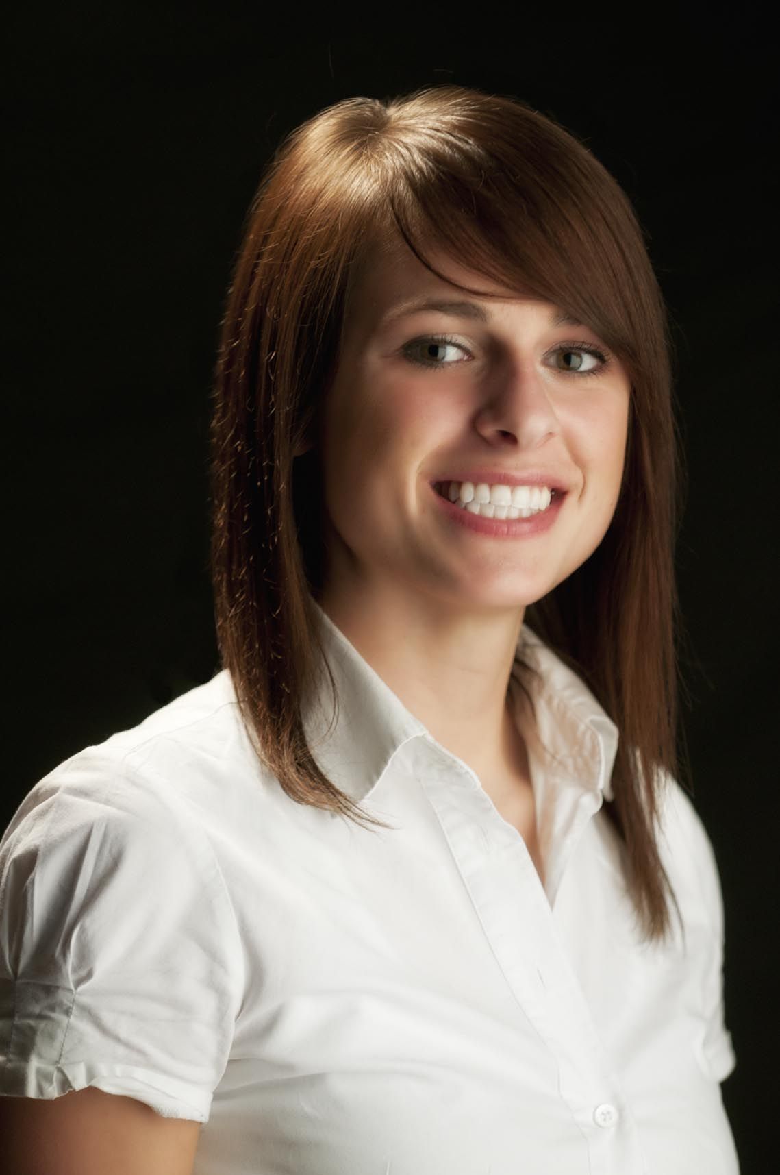 Invis - Canada&s;s Mortgage Experts Agent - Michelle Mo - Logo