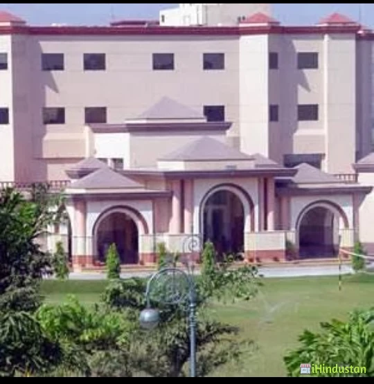 I S A S Indian School Of Advanced Studies - Logo