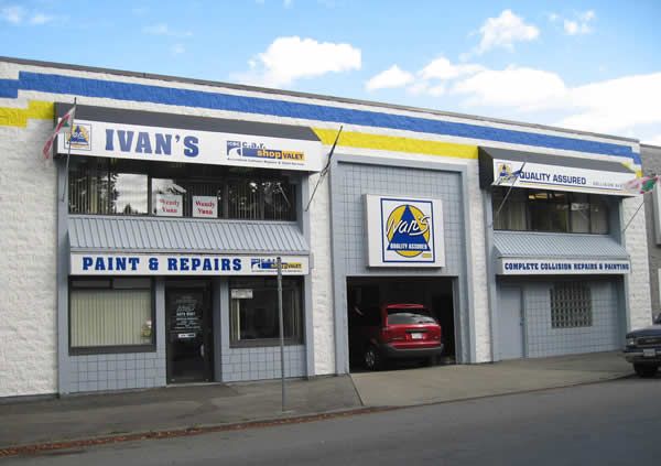 Ivan&s;s Auto Body - Logo