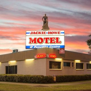Jackie Howe Motel - Logo