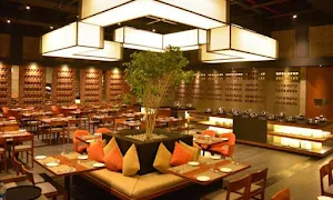 Jonathan's Kitchen - Holiday Inn Express & Suites - Logo