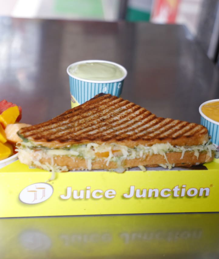 JUICE JUNCTION & SNACKS - Logo