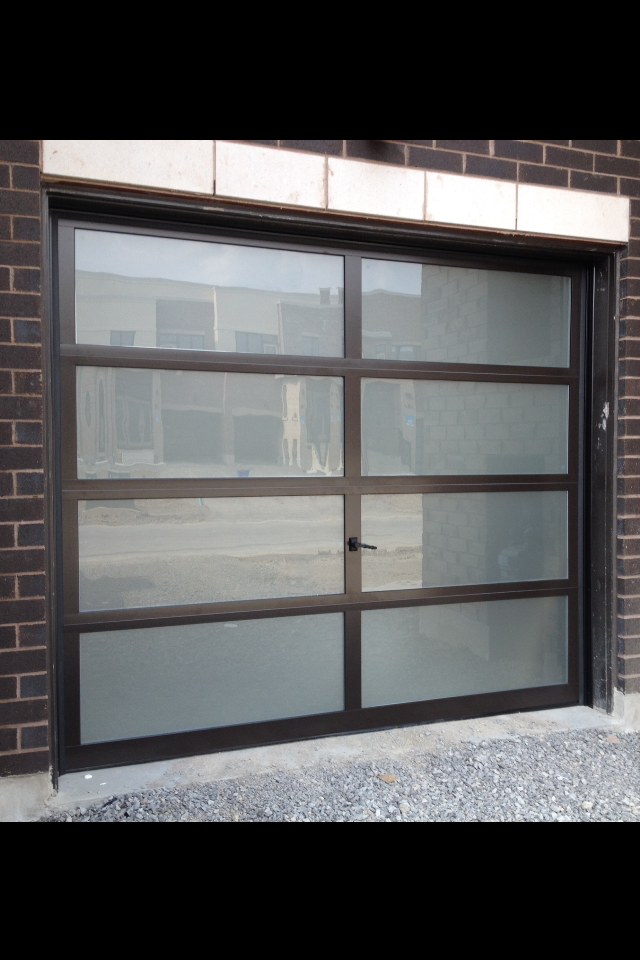 Junior&s;s Garage Doors Inc. - Logo