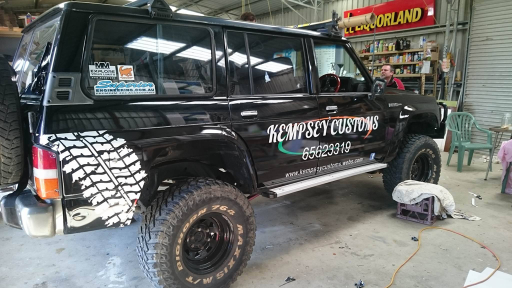 Kempsey Customs - Logo