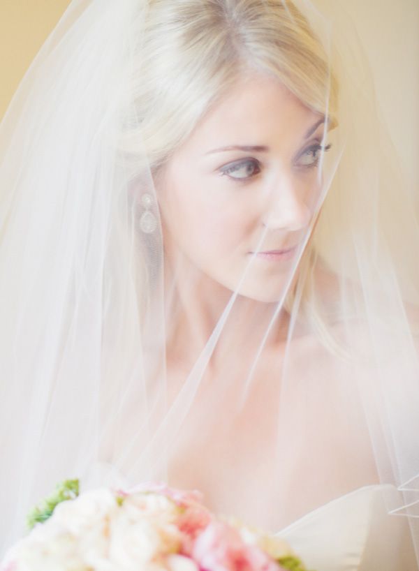 Kerry Waring - Makeup &a; Hair Artist - Logo