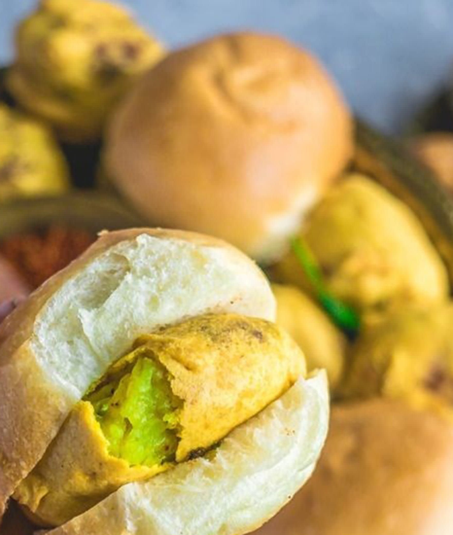 King Vadapav & Samosa - Logo
