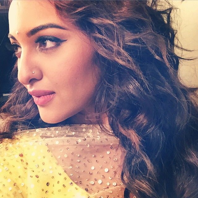 Kiran Hollywood Look Beauty - Logo