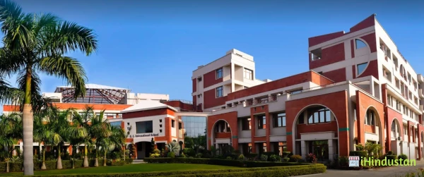 K.L.International School - Logo