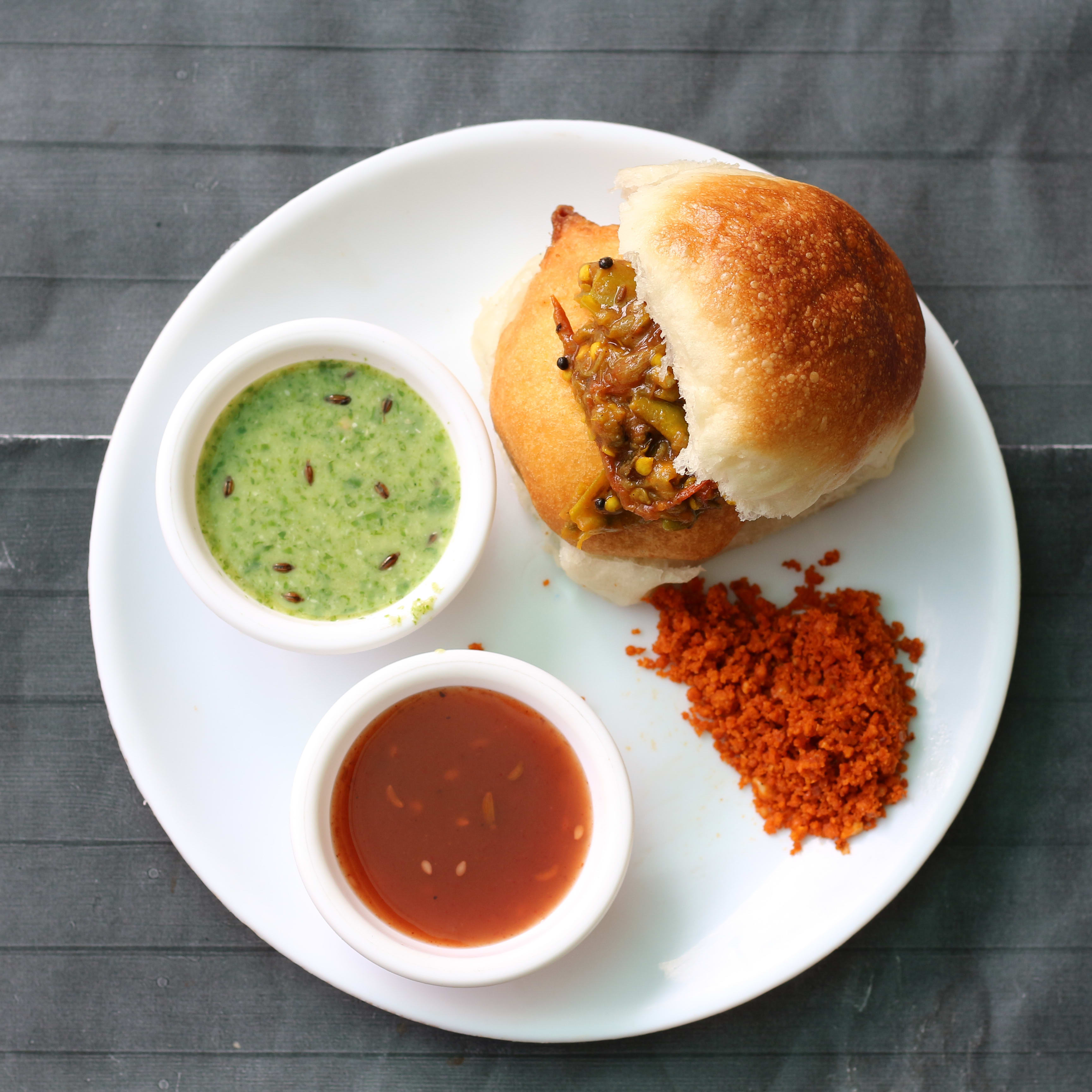 Krushnai Vadapav - Logo