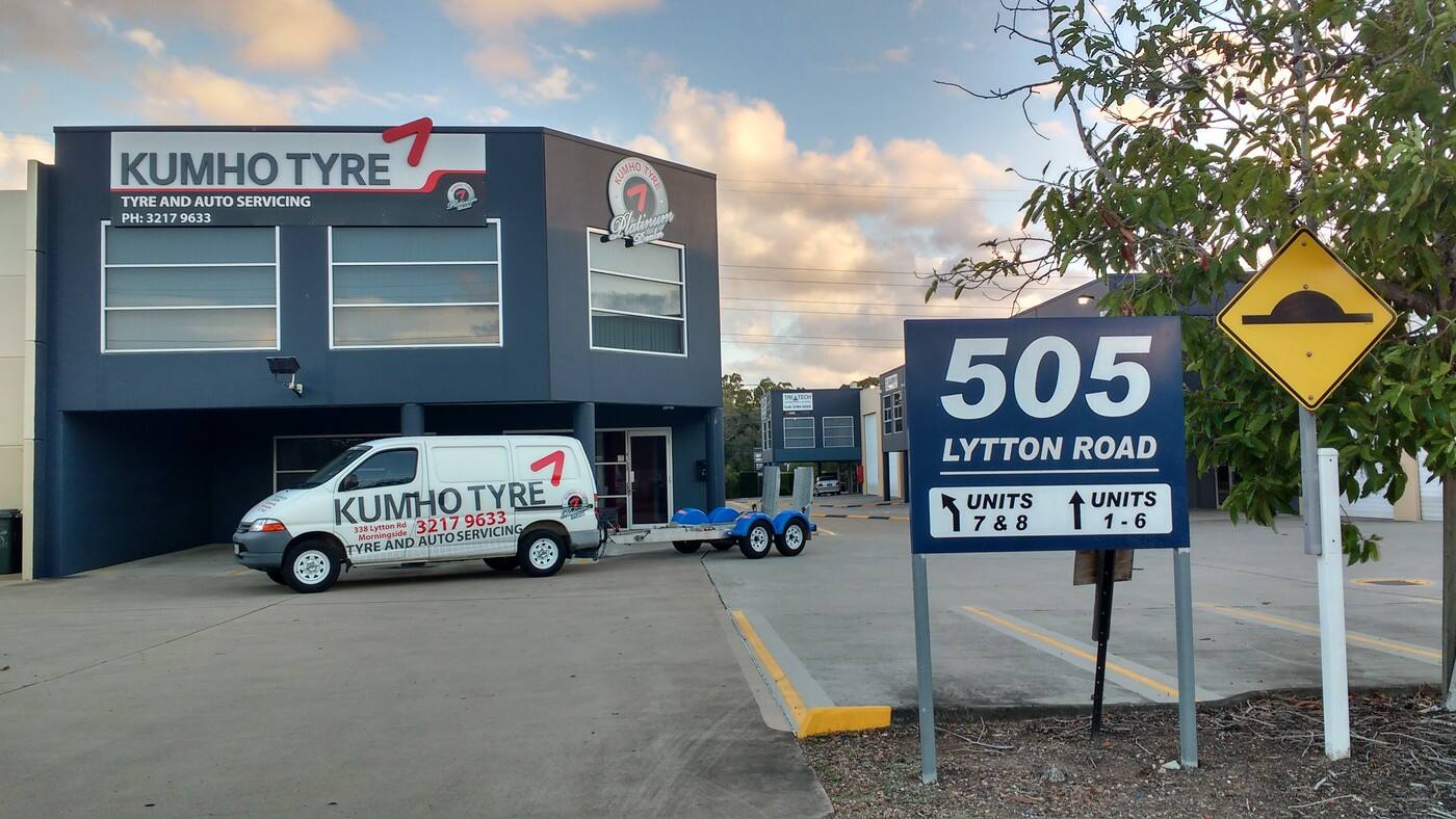 Kumho Tyre and Auto Servicing Centre - Logo