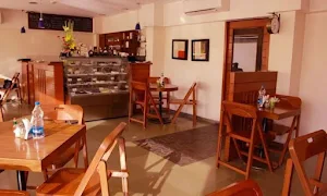 Le Cafe - Cover photo
