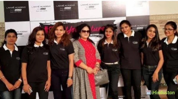 Lakme Academy - Logo