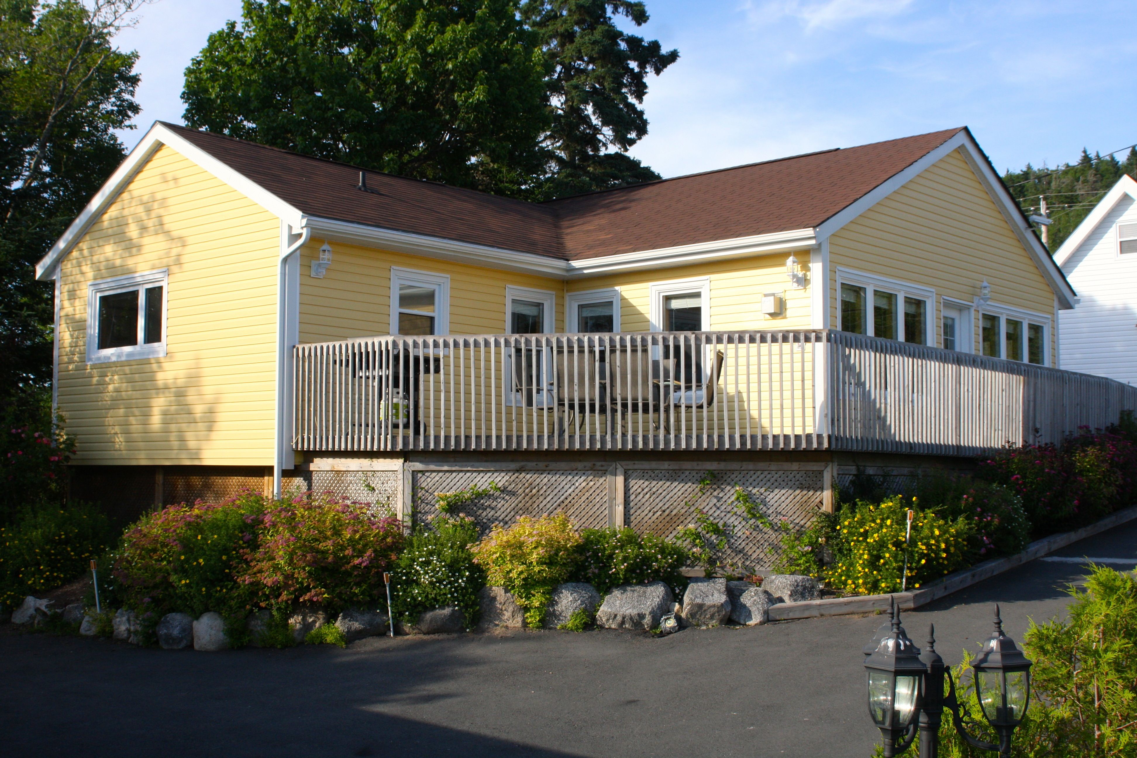 Larinda&s;s Landings Oceanfront Cottages - Logo