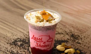 Lassi N Shakes - Logo