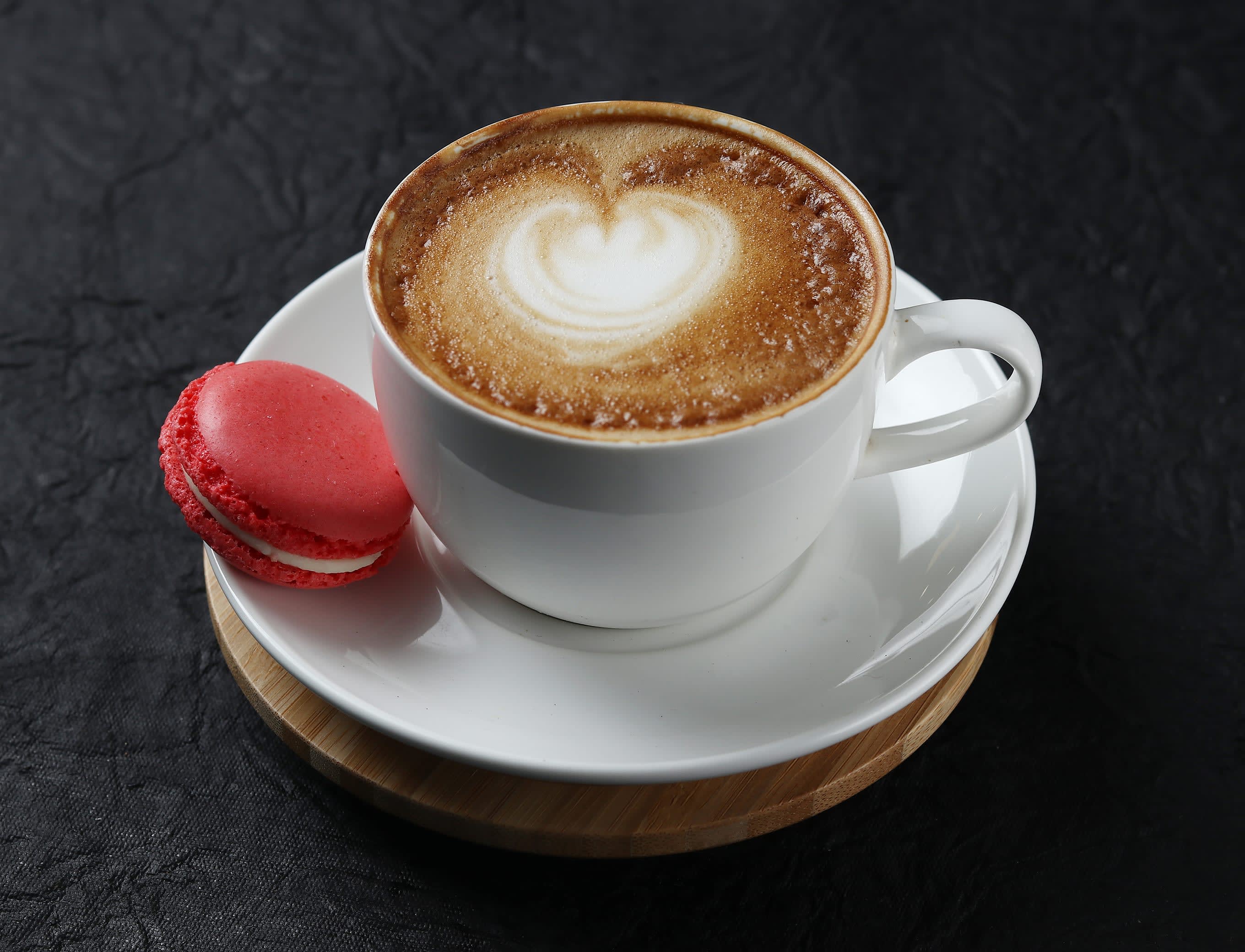 Lassi n Cafe - Logo