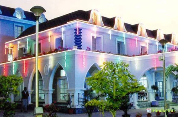 Laurels International School Senior School - Logo
