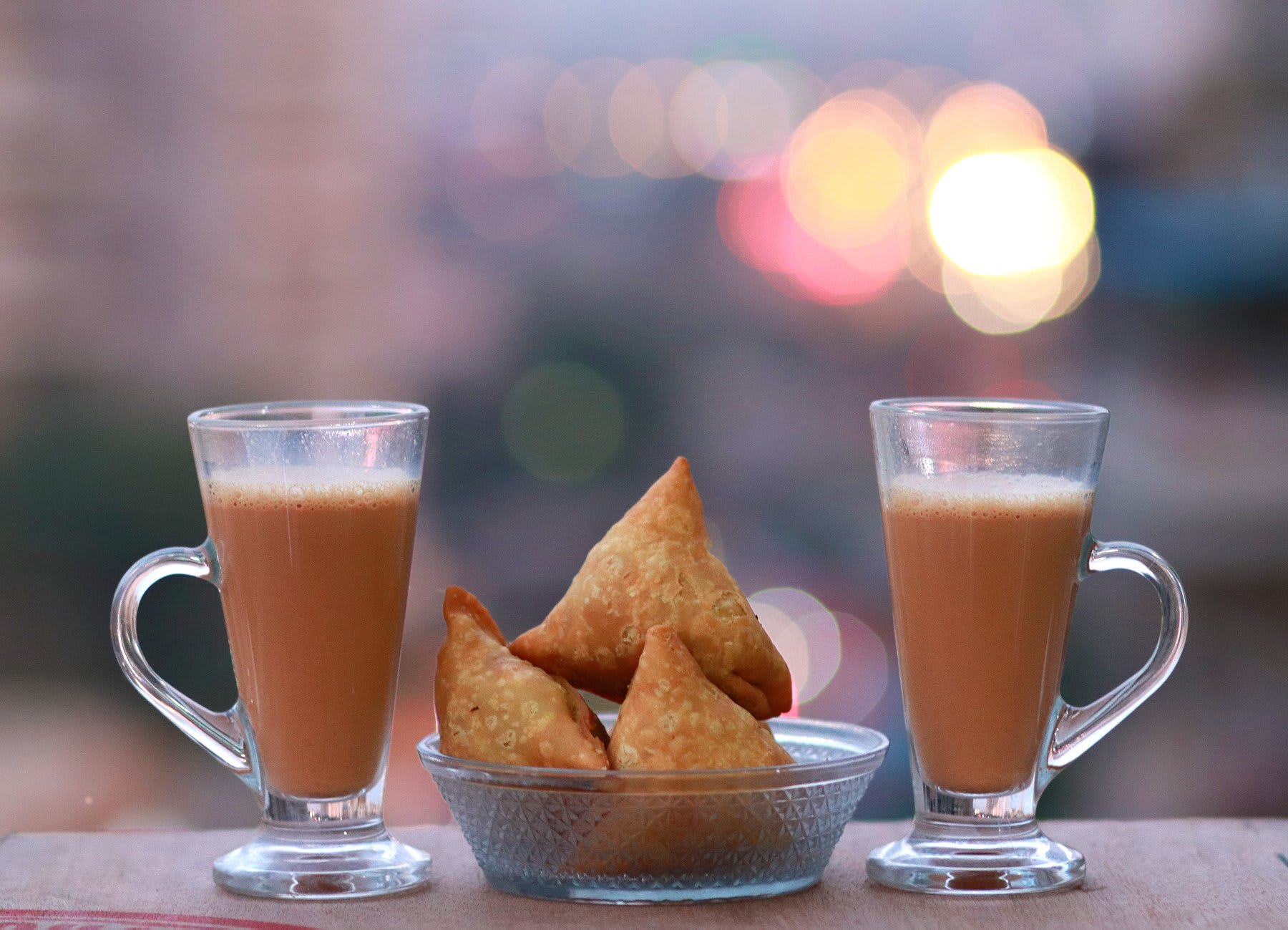 Lavaniya tea cafe - Logo