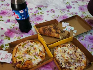 Lavanya Pizza - Logo