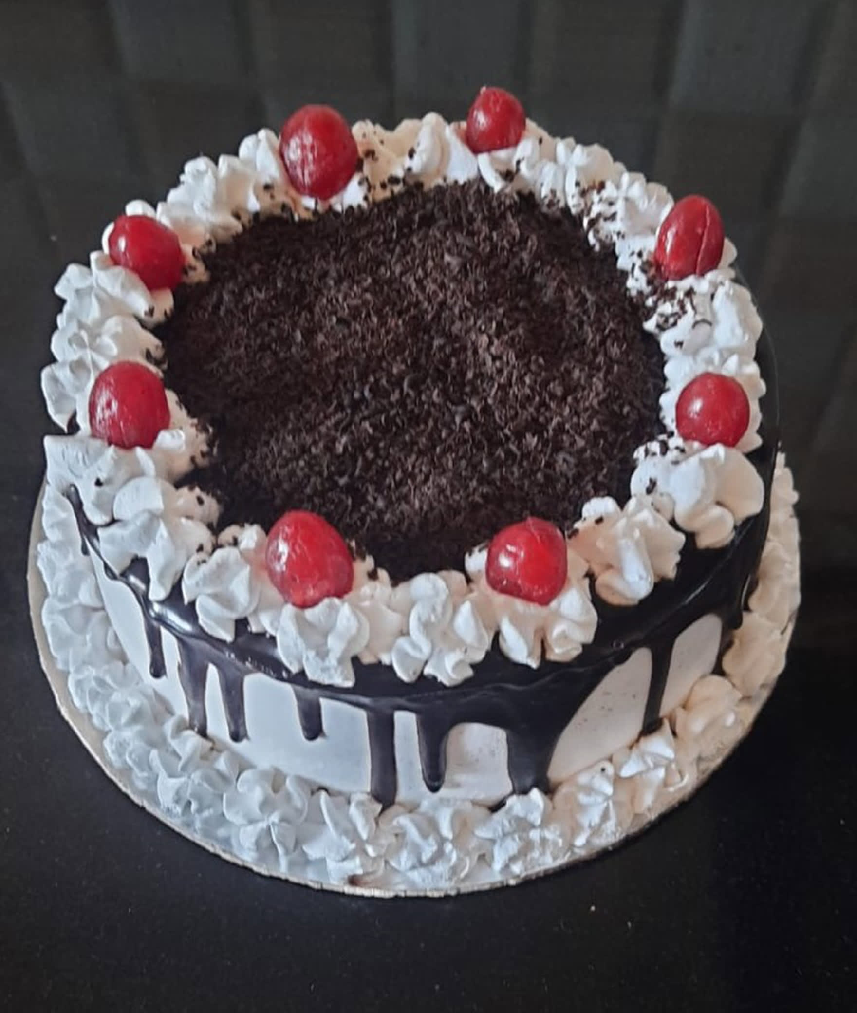 Lavi's Cakes - Logo