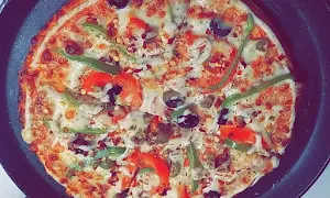 Lavit's Pizza - Logo