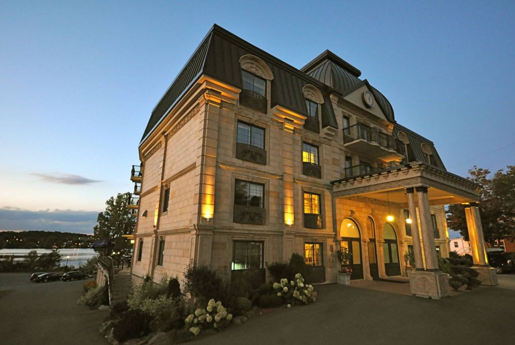 Le St-Christophe Hôtel Boutique &a; Spa - Logo